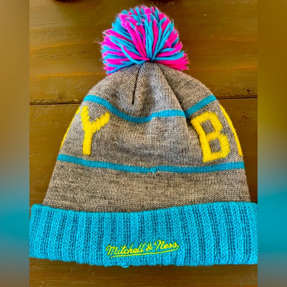 Rare Mitchell & Ness Comedy Central Broad City Promo Beanie Hat - Picture 2 of 2